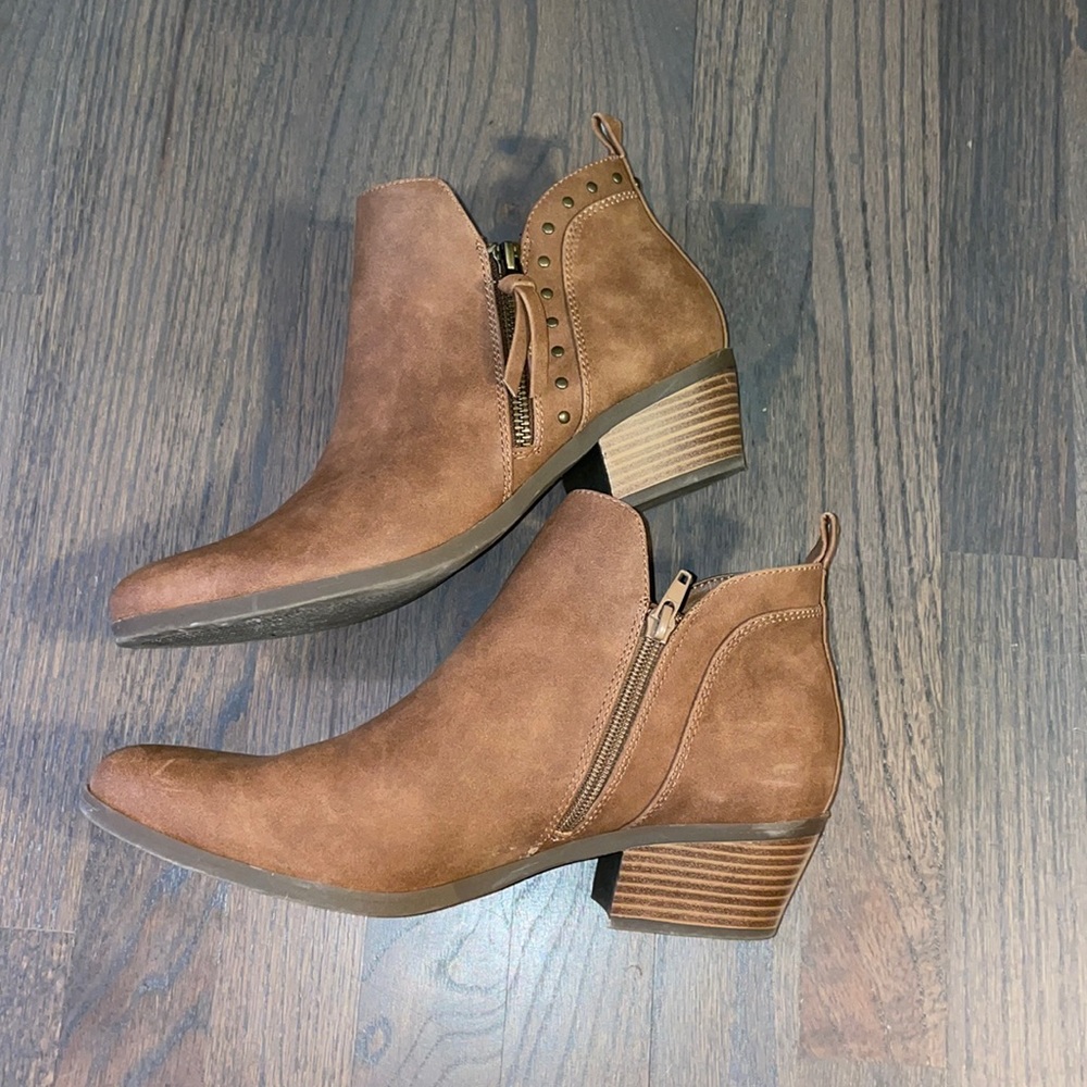 Indigo rd. Brown cognac ankle booties